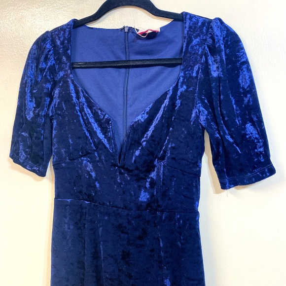 BUDDY LOVE DAKOTA FITTED CRUSHED VELVET MINI DRESS - Picture 3 of 9